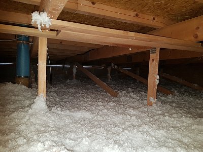 Foukaná izolace do nízke střechy